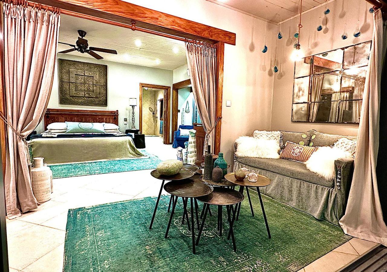Chateau De Feuilles & Spa - Praslin Island Baie Sainte Anne Exterior photo